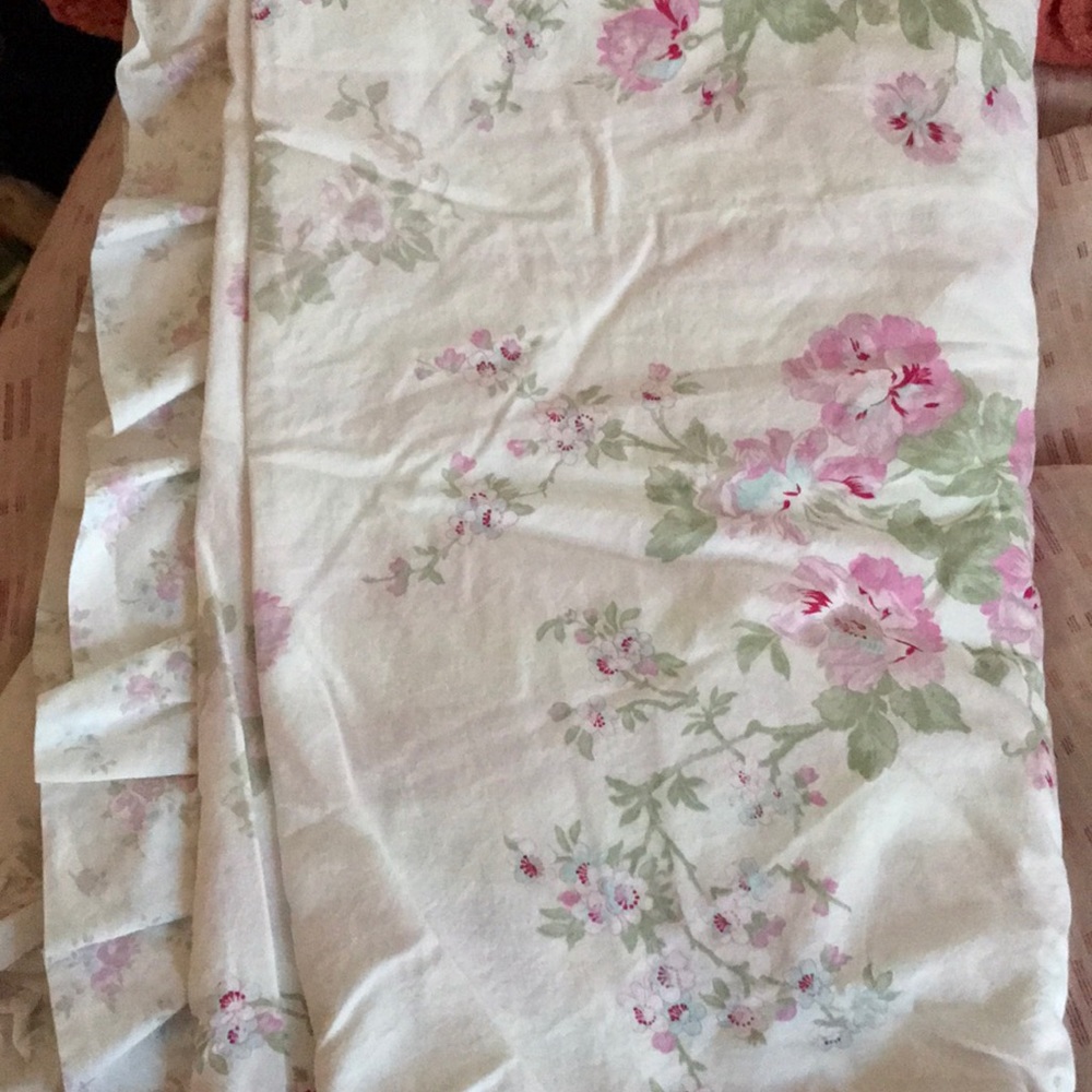 Twin shabby chic duvet from Target.